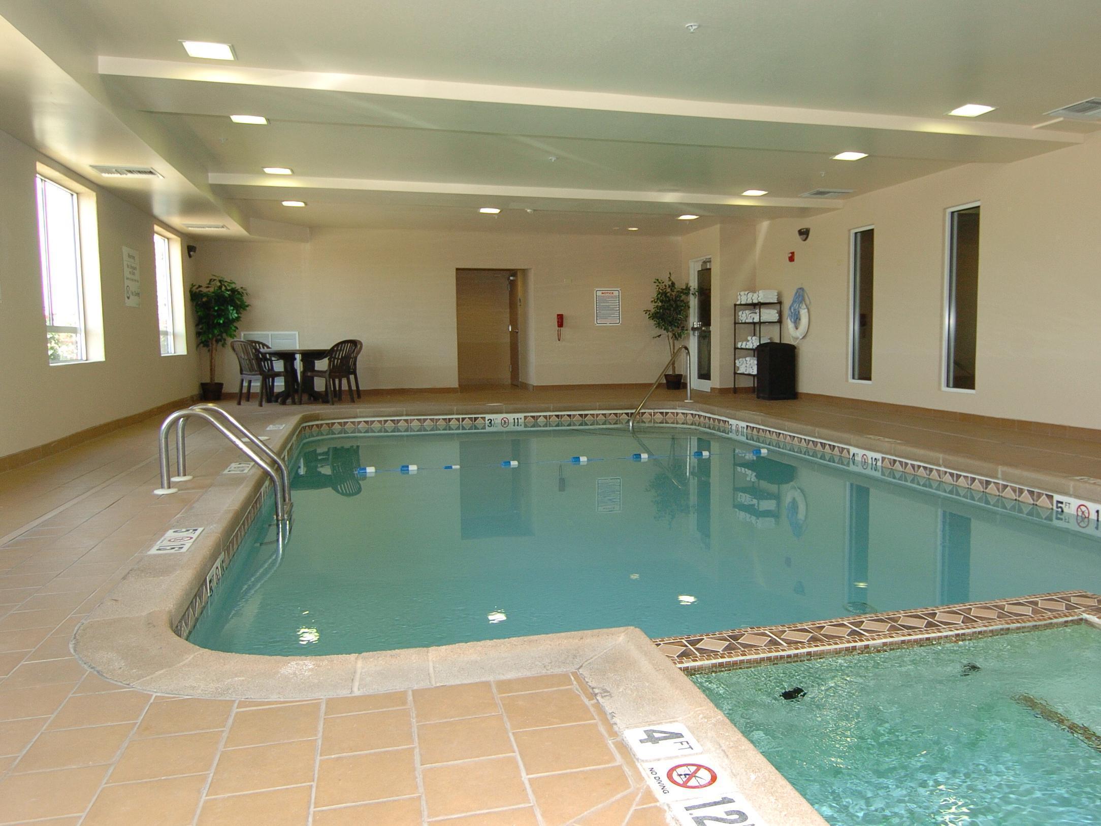 Holiday Inn Express Hutchison By Ihg Hutchinson Exterior foto