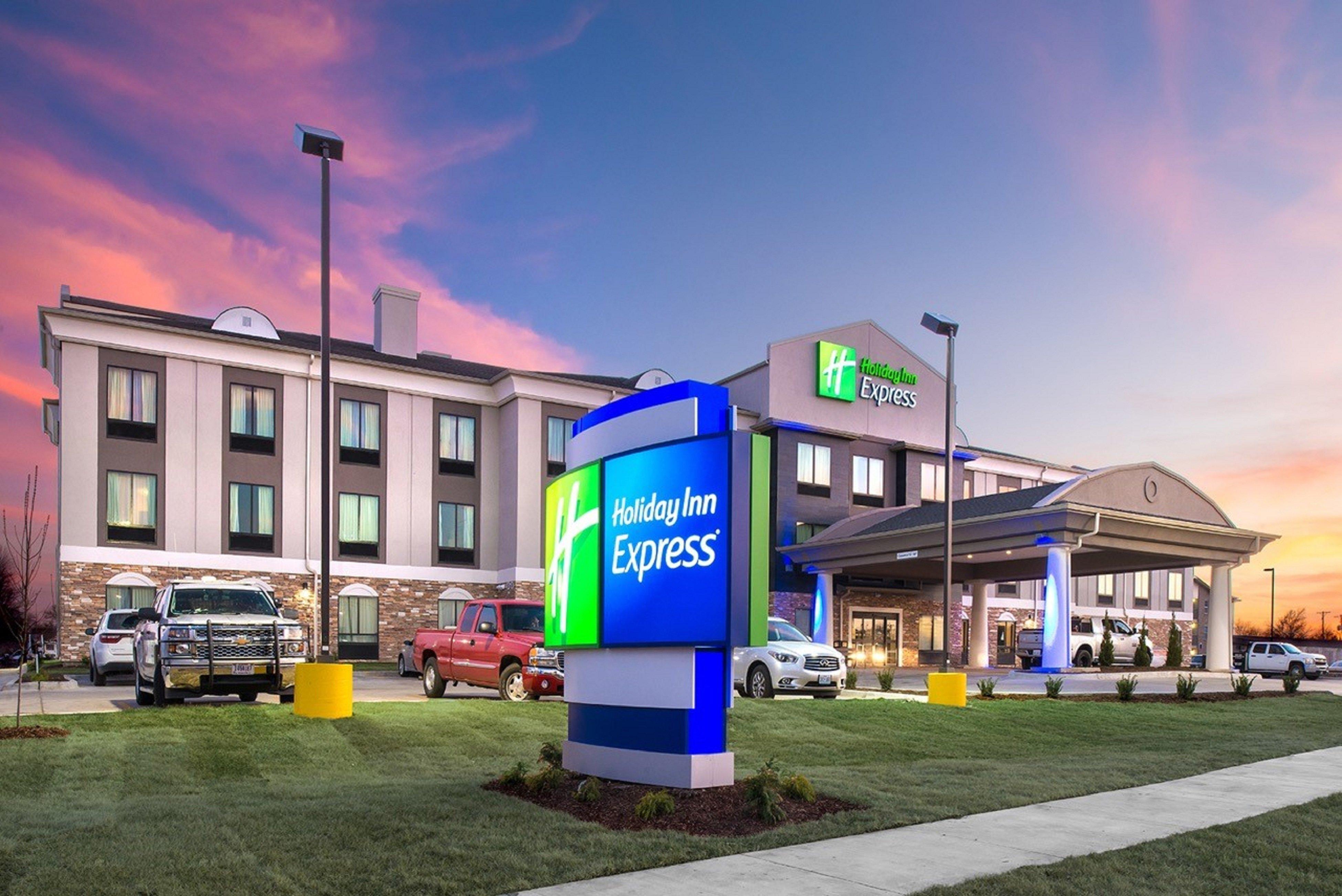 Holiday Inn Express Hutchison By Ihg Hutchinson Exterior foto