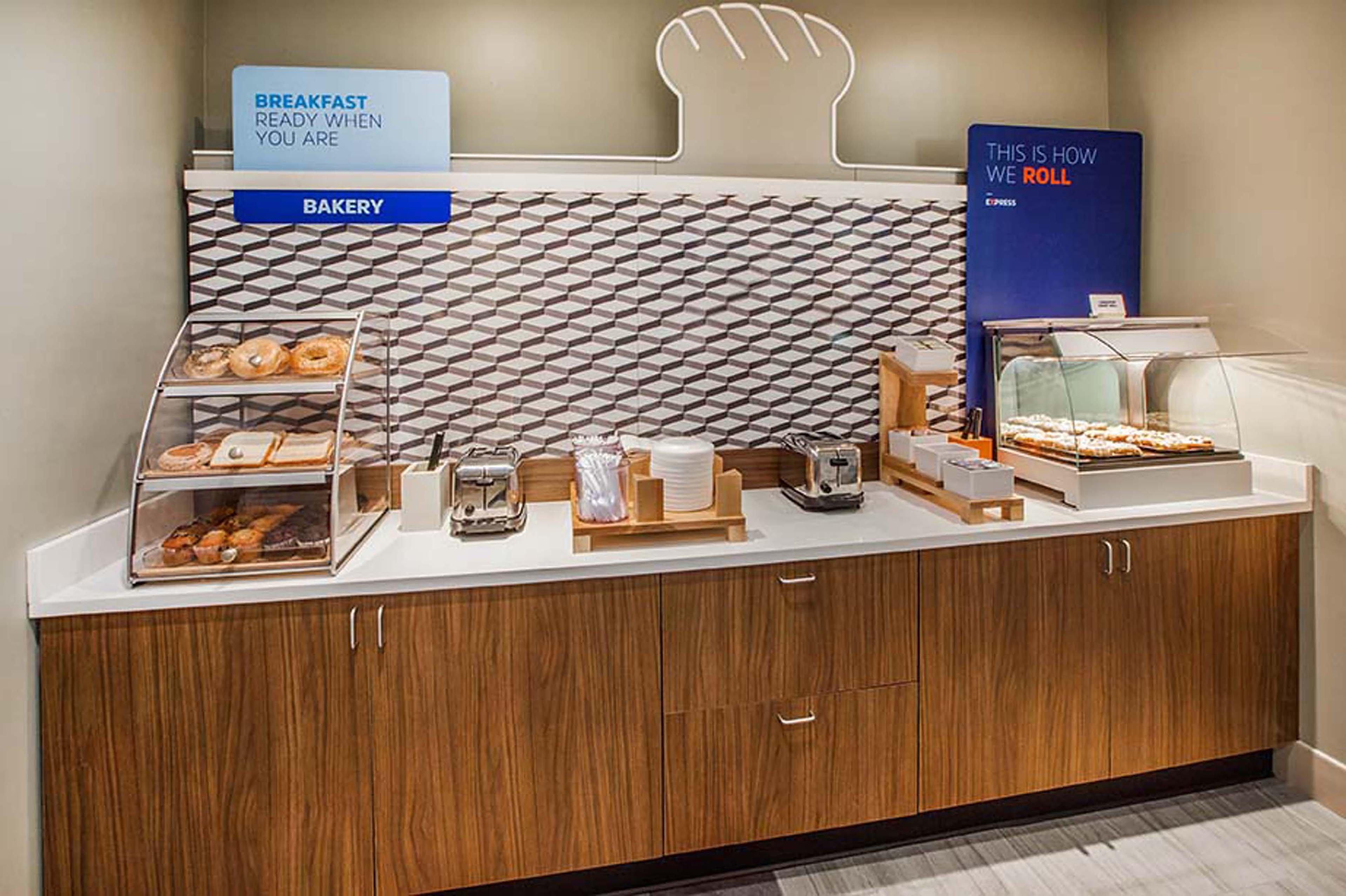 Holiday Inn Express Hutchison By Ihg Hutchinson Exterior foto